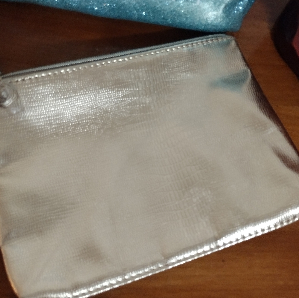 Cosmetics Bag Bundle - Picture 4 of 14